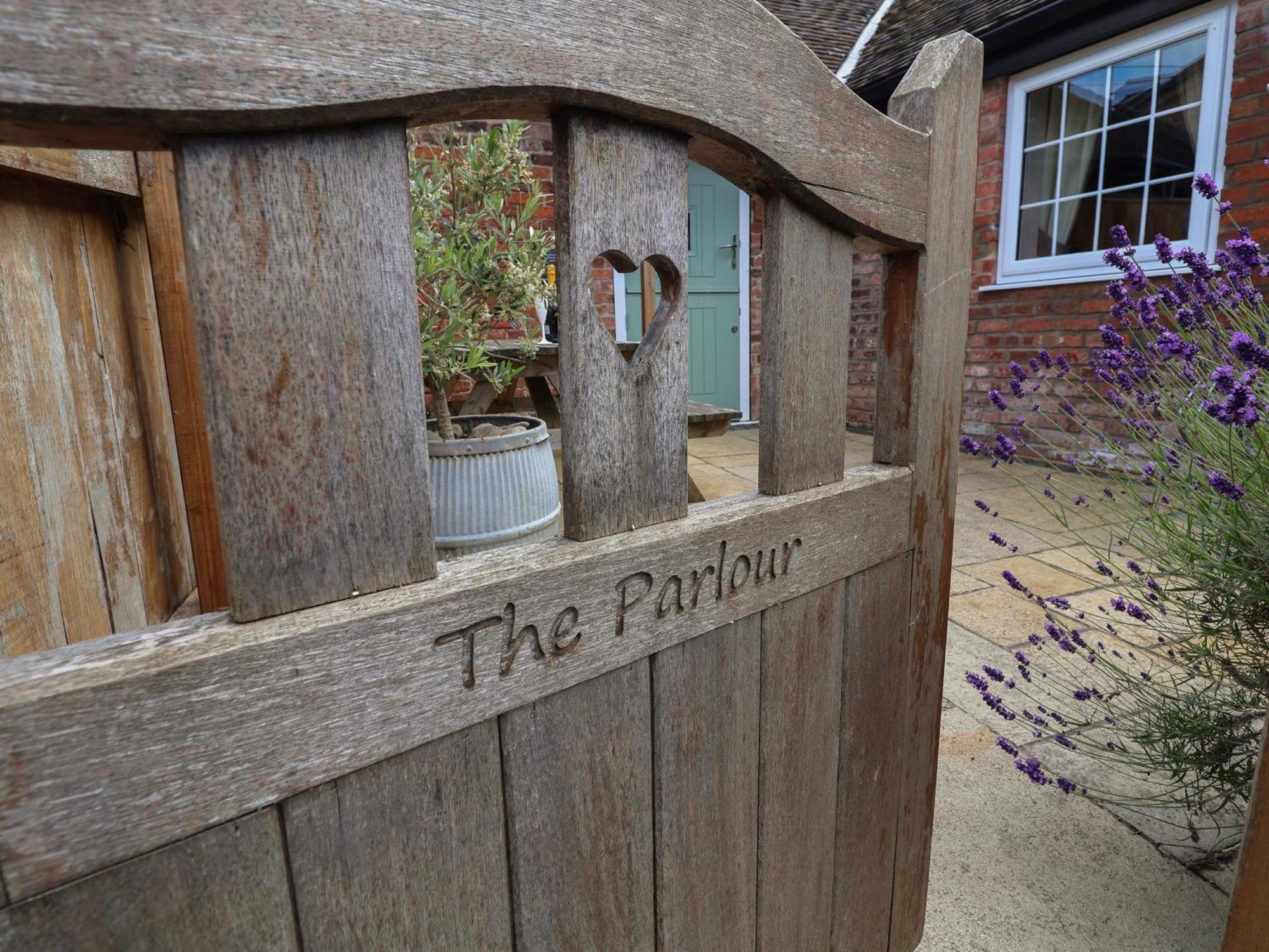 The Parlour Villa Chester Exteriör bild